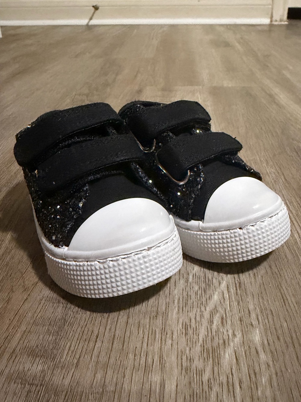 Toddler Black Glitter Velcro Sneaker